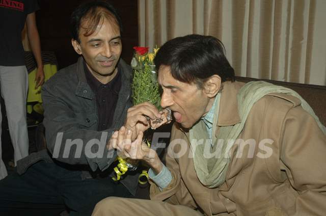 Dev Anand celebrates birthday with media at Sun N Sand