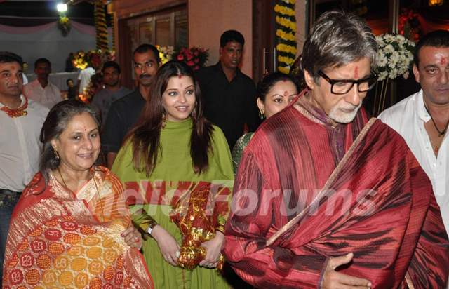 Amitabh, Jaya and Aishwarya Rai Bachchan grace Sanjay Dutt's Mata Ki Chowki in Bandra