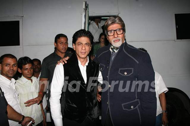 Amitabh Bachchan with Shah Rukh Khan on the sets of Kaun Banega Crorepati 5 in Mumbai