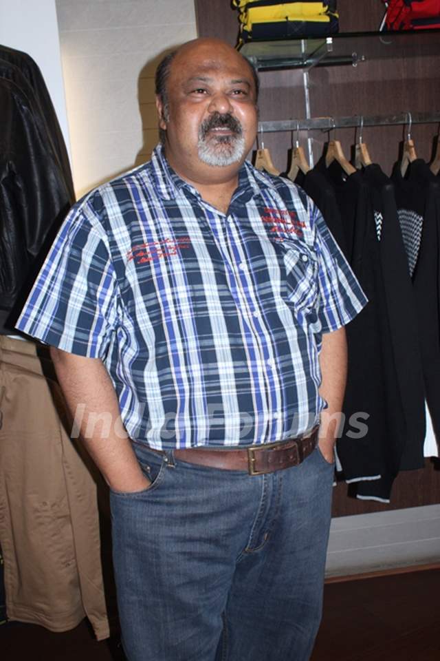 Saurabh Shukla promotes film 'Shakal Pe Mat Ja' at the Provogue Lounge