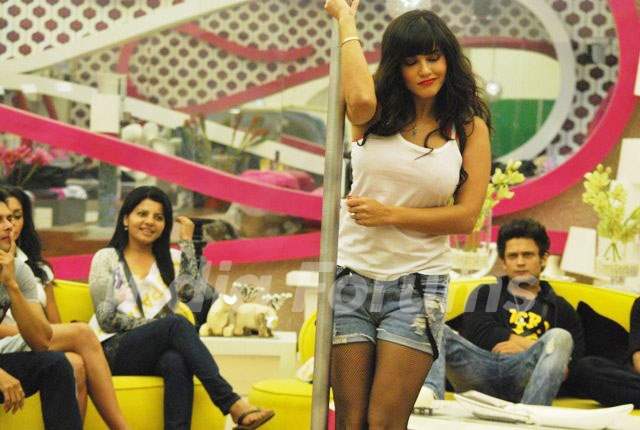 Sunny Leone does the pole dance in Bigg Boss house