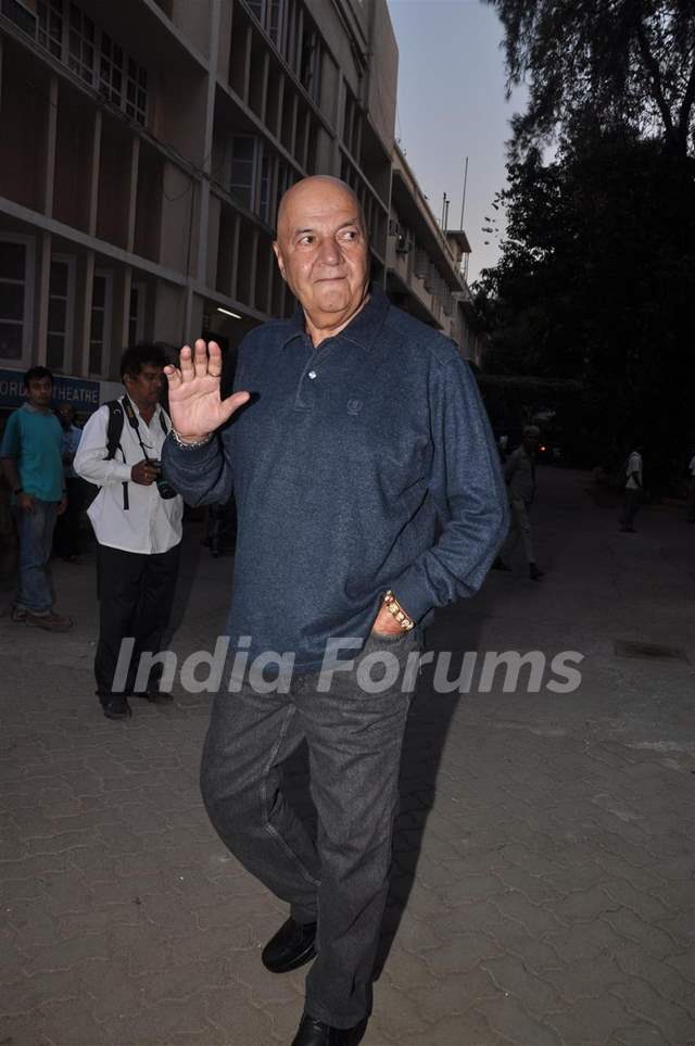 Prem Chopra pays respect at Dev Anand's prayer meet