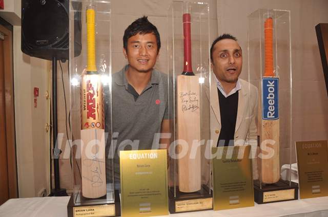 Baichung Bhutia and Rahul Bose at sports memorabilia auction, Trident