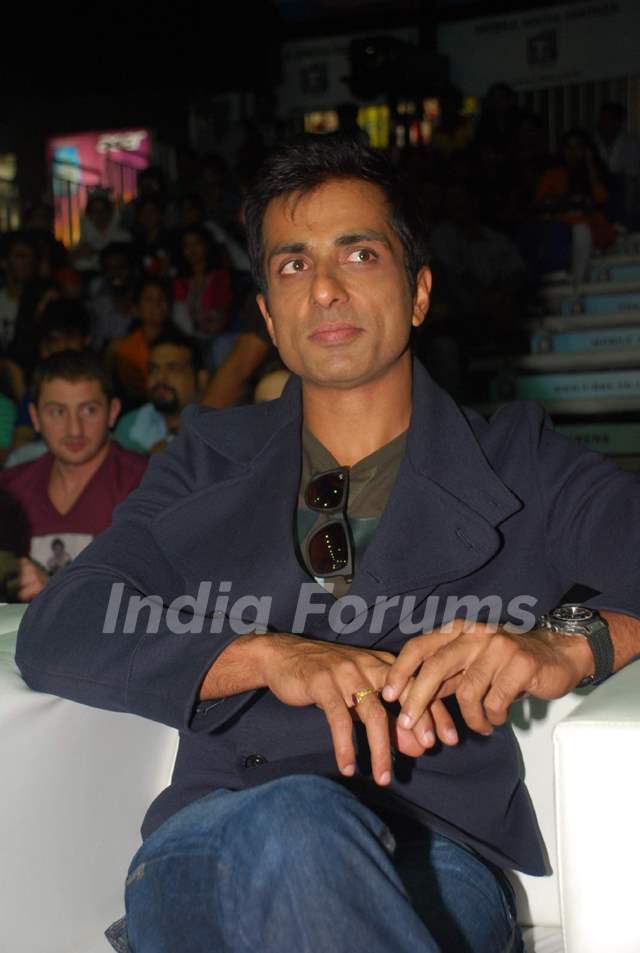 Sonu Sood at Venky's Mumbai Fighters and Bangkok Elephants match held in Inorbit Mall