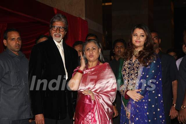 Amitabh, Jaya & Aishwarya Rai Bachchan grace Ritesh Deshmukh & Genelia Dsouza wedding reception