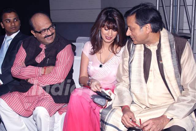 Amar Singh,Shashi Tharoor and wife Sunanda Pushkar at the unveiling of cover page of latest issue of stardust magazine
