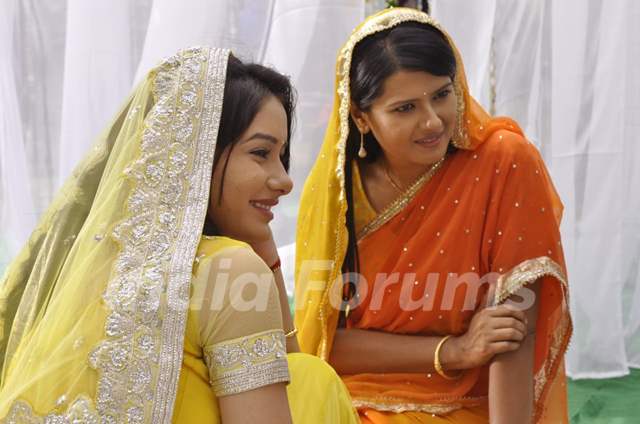 Kratika & Leena on Punar Vivah set