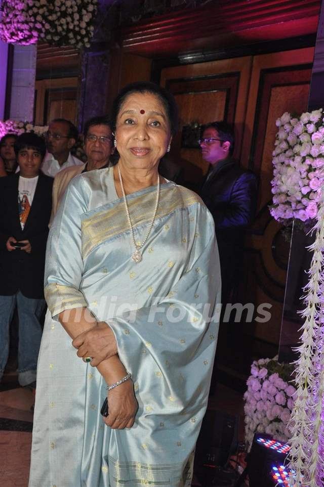 Asha Bhosle at Sunidhi Chauhan and Hitesh Sonik Wedding Reception Ceremony