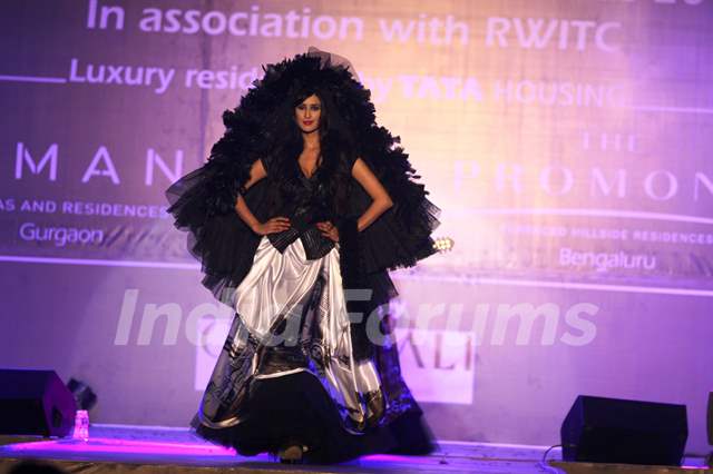 Chahat Khanna walking for Rohhit Verma at Gitanjali Fashion Show