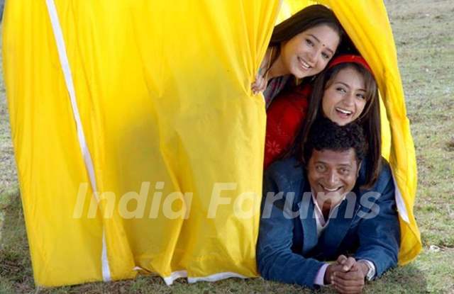 Aishwarya, Trisha and Prakash Raj at a photoshoot for the film Aakasamantha.