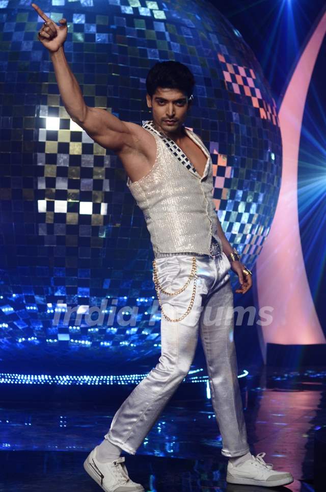 Gurmeet Chaudhary at Jhalak Dikhhla Jaa 5 - Dancing with the stars