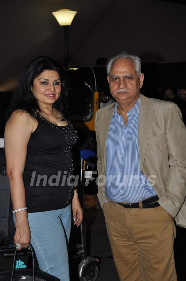 Kiran Juneja and Ramesh Sippy leave for IIFA 2012