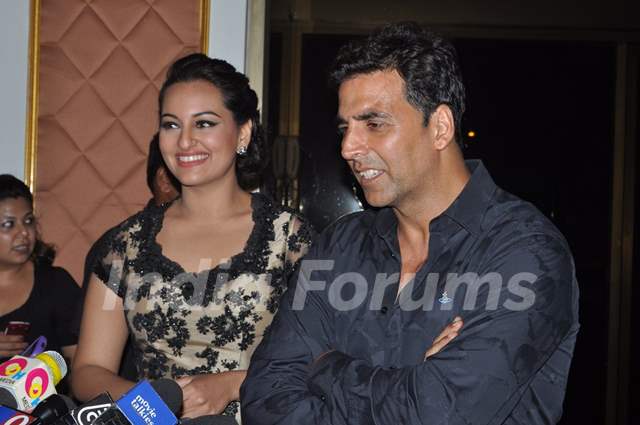 Sonakshi Sinha and Akshay Kumar at Rowdy Rathore Success Party