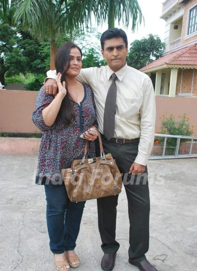Mohnish Bahl with his wife Aarti Bahl