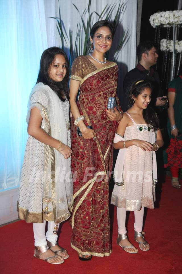 Madhoo with her daughters at Esha Deol's Wedding Reception