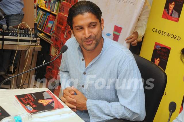 Bollywood director and actor Farhan Akhtar recited the poems from the Rajeev Paul's Poetry book 'Mumbai, Mohabbat aur Tanhai' .