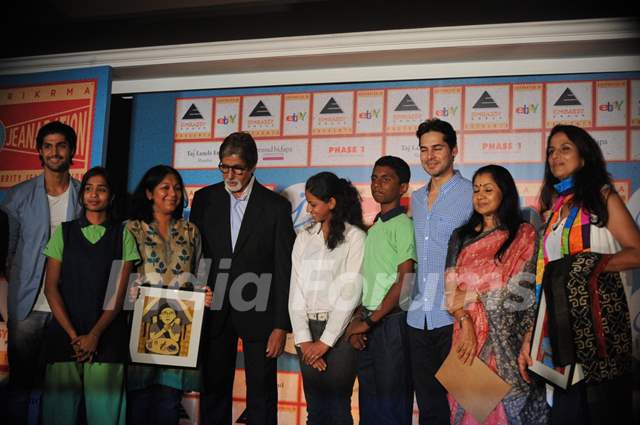 Amitabh Bachchan, Dino Morea and Shobhaa De on behalf of Parikrma ...