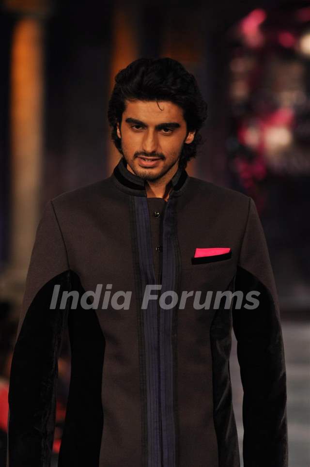 Arjun Kapoor at Mijjwan Sonnets in Fabric Fashion Show