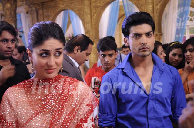 Gurmeet Choudhary with Kareena Kapoor on sets of Punar Vivah