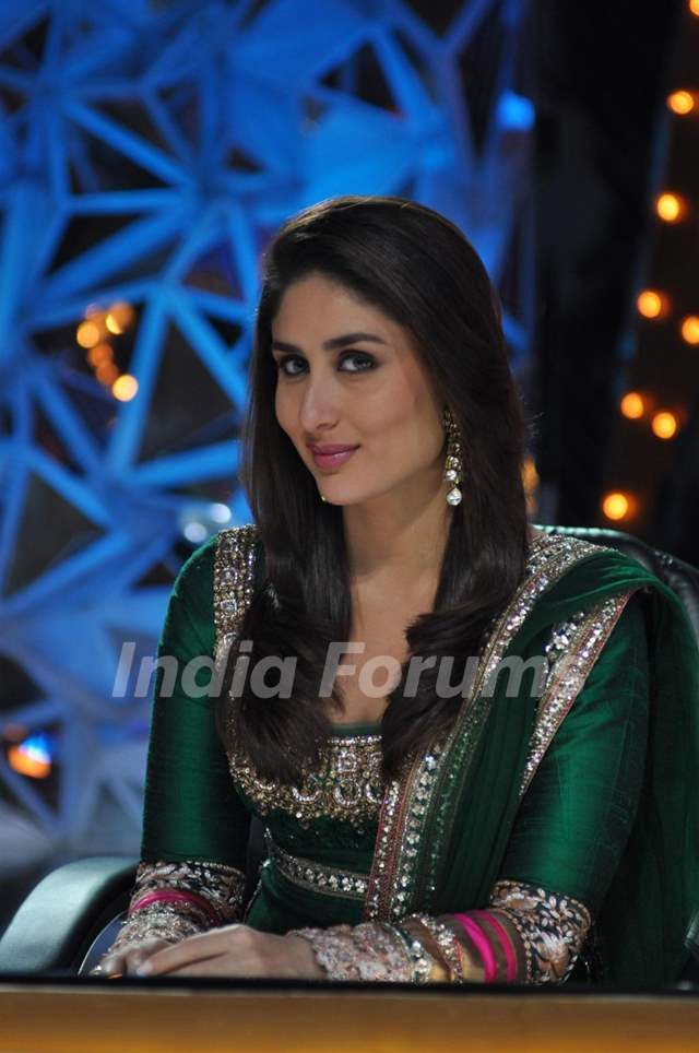 Kareena Kapoor at Film Promotion Heroine on Set of Jhalak Dikhhala Jaa