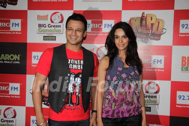 Vivek Oberoi and Mallika Sherawat at 92.7 BIG FM promoting film Kismat Love Paisa Dilli