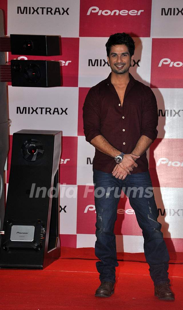 Shahid Kapoor unveiled the Pioneer India's 2013 entertainment products