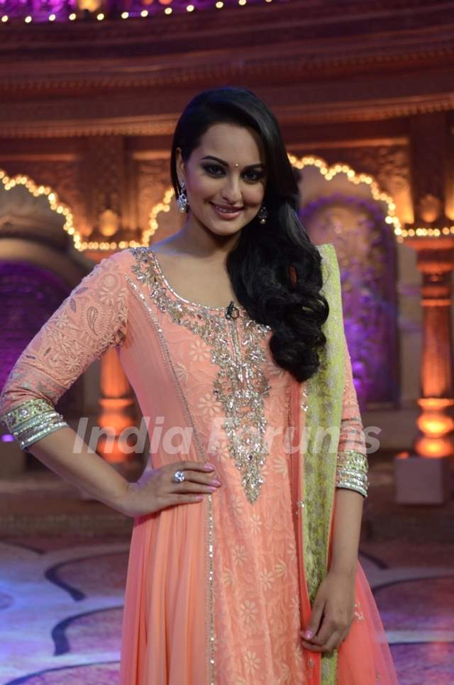 Sonakshi Sinha at the legend of Diwali with Star Parivaar