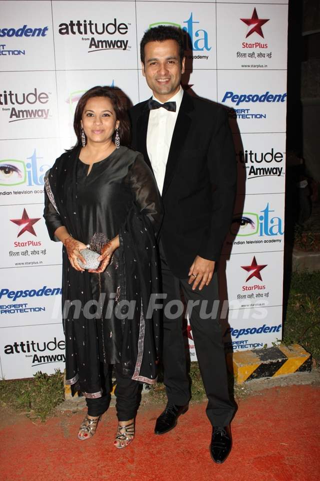 Rohit Roy with wife Manasi at ITA Awards 2012