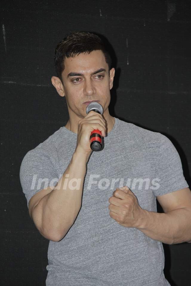 Aamir Khan promotes film Talaash with Microsoft Windows 8