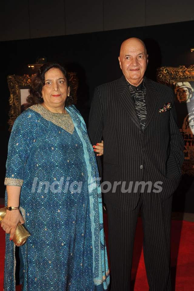 Prem Chopra with wife Uma Chopra at Red Carpet for premier of film Jab Tak Hai Jaan