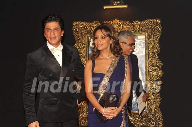 Shahrukh Khan with wife Gauri Khan at Red Carpet for premier of film Jab Tak Hai Jaan