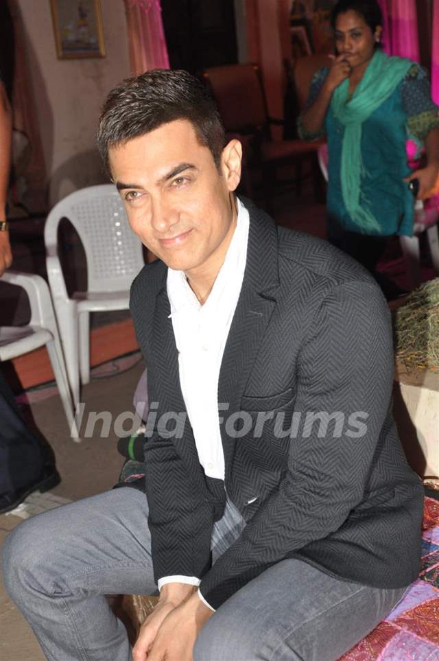 Aamir Khan on the sets of Yeh Rishta Kya Kehlata Hai to promote Talaash