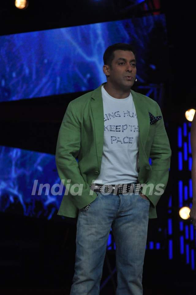 Salman Khan promoting Dabbang 2 on the sets of Big Boss 6