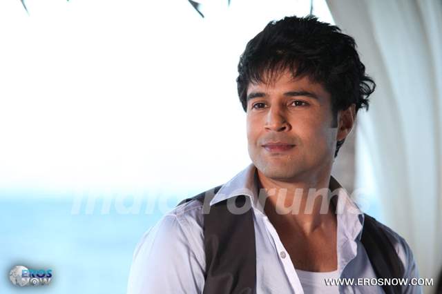 A still of Rajeev Khandelwal from the movie Table No. 21