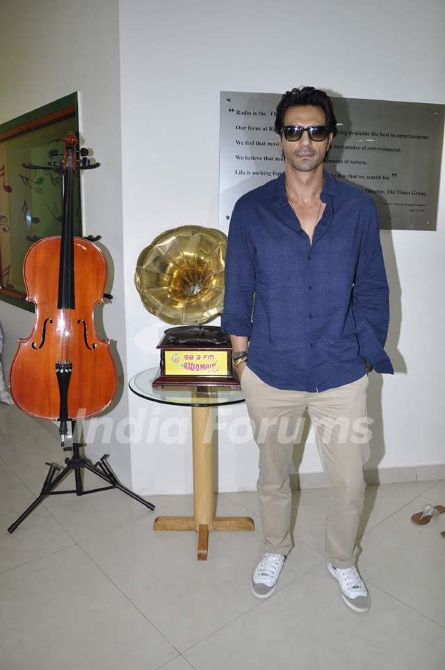 Arjun Rampal promote Inkaar on Radio Mirchi and Radio City