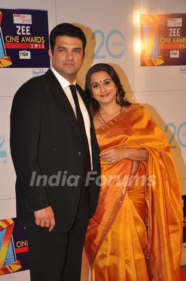 Vidya Balan with husband Siddharth Roy Kapur at Zee Cine Awards 2013