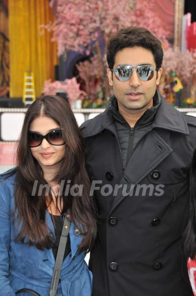 Abhishek Bachchan with wife Aishwarya Rai Bachchan arrive in Vancouver for TOIFA