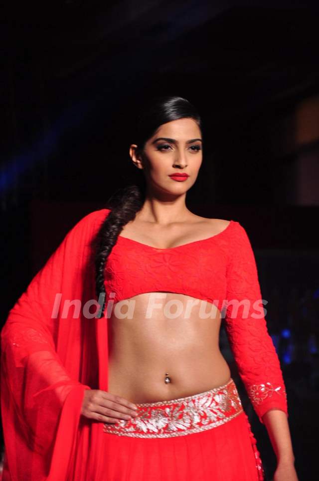 Colgate unravel the Sonam Kapoor's beauty Secret Along With Manish Malhotra's Fashion Show