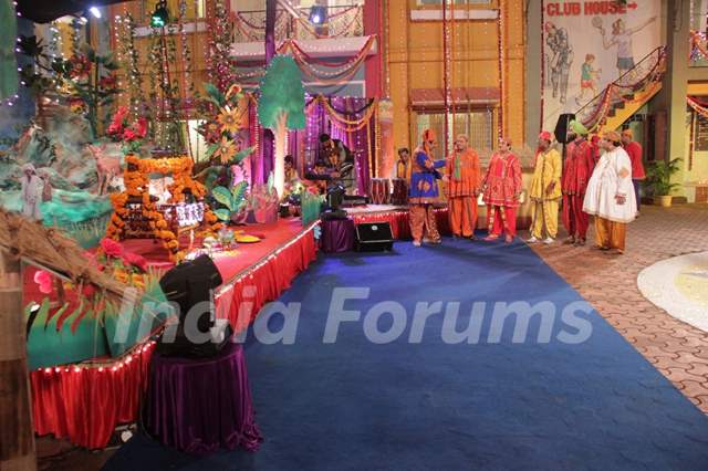 Dilip Joshi, Sailesh Lodha, Mandar, Tanuj celebrating Janamastmi in Taarak Mehta Ka Ooltah Chashmah
