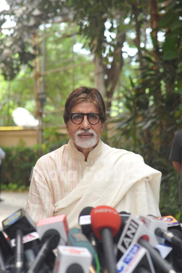 Amitabh Bachchan addresses the press at his 71st Birthday