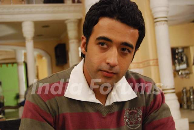 Puneet Tejwani as Dr. Shlok