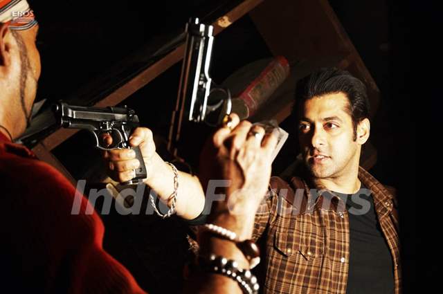 Salman Khan showing rifle