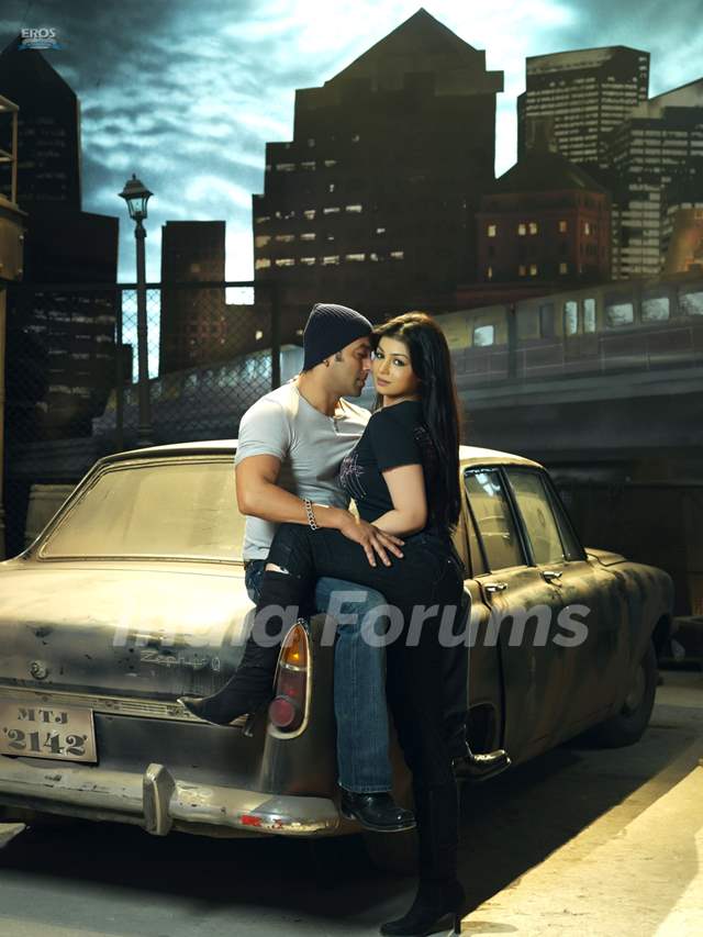 Romantic scene of Salman and Ayesha