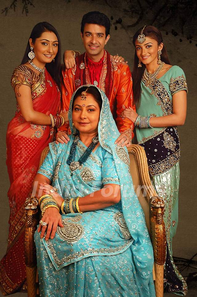 Star cast of Yahan Main Ghar Ghar Kheli show