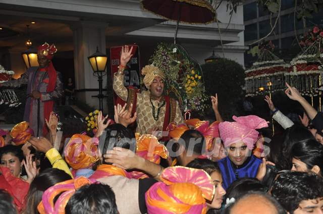 Vaibhav Vora enters the Wedding with a grand baraat Media