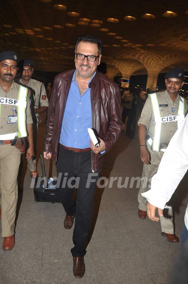 Boman Irani was seen at Mumbai airport leaving to attend IIFA
