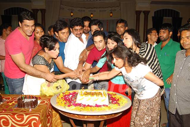 Aur Pyar Ho Gaya celebrated the completion of 100 episodes