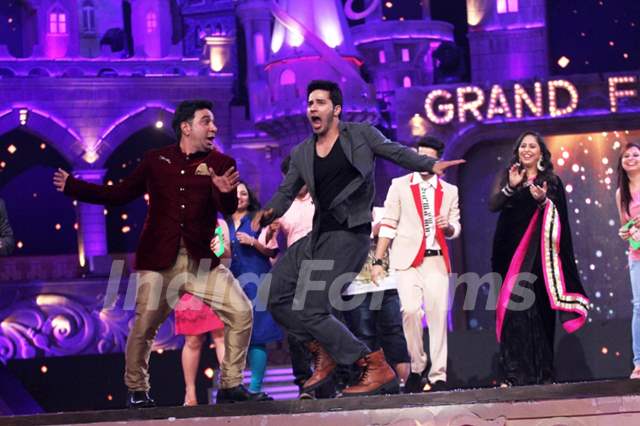 Ahmed Khan and Varun Dhawan performing at the Grand Finale of DID L'il Masters Season 3