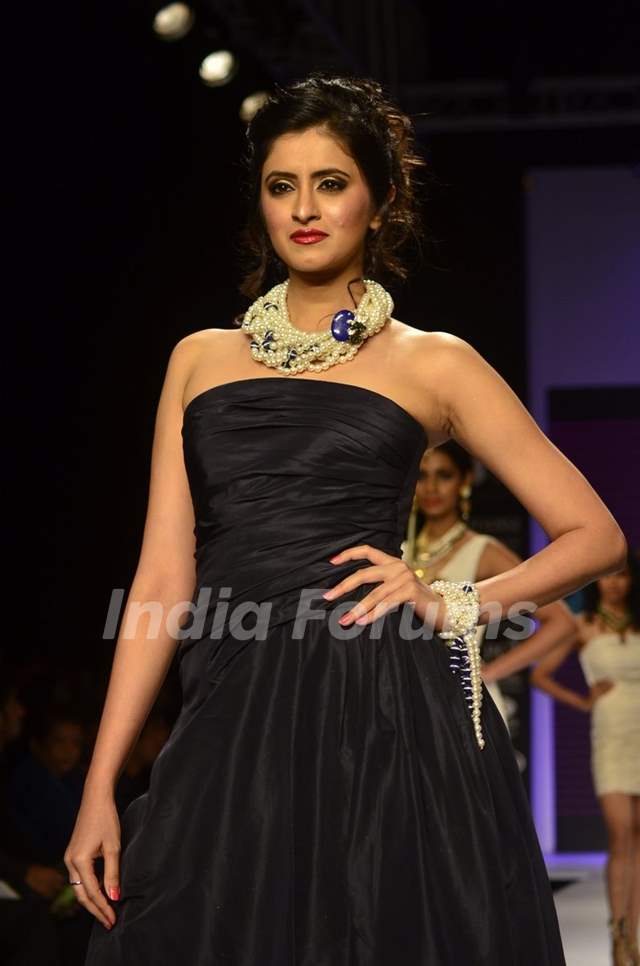 Mihika Verma walks the ramp at the IIJW 2014 - Day 1