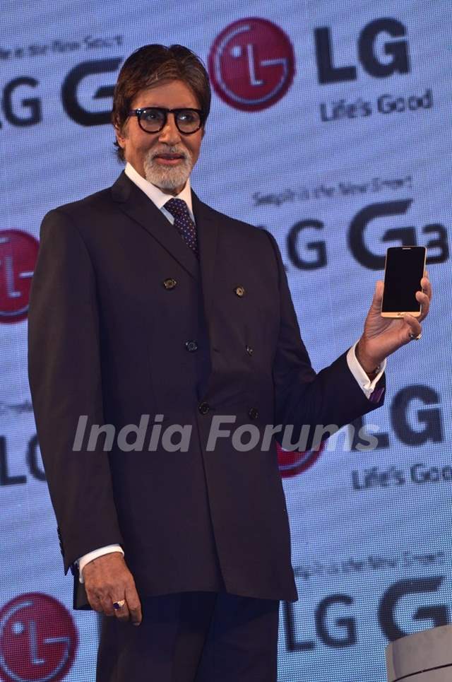 Amitabh Bachchan showcases the new LG Mobile